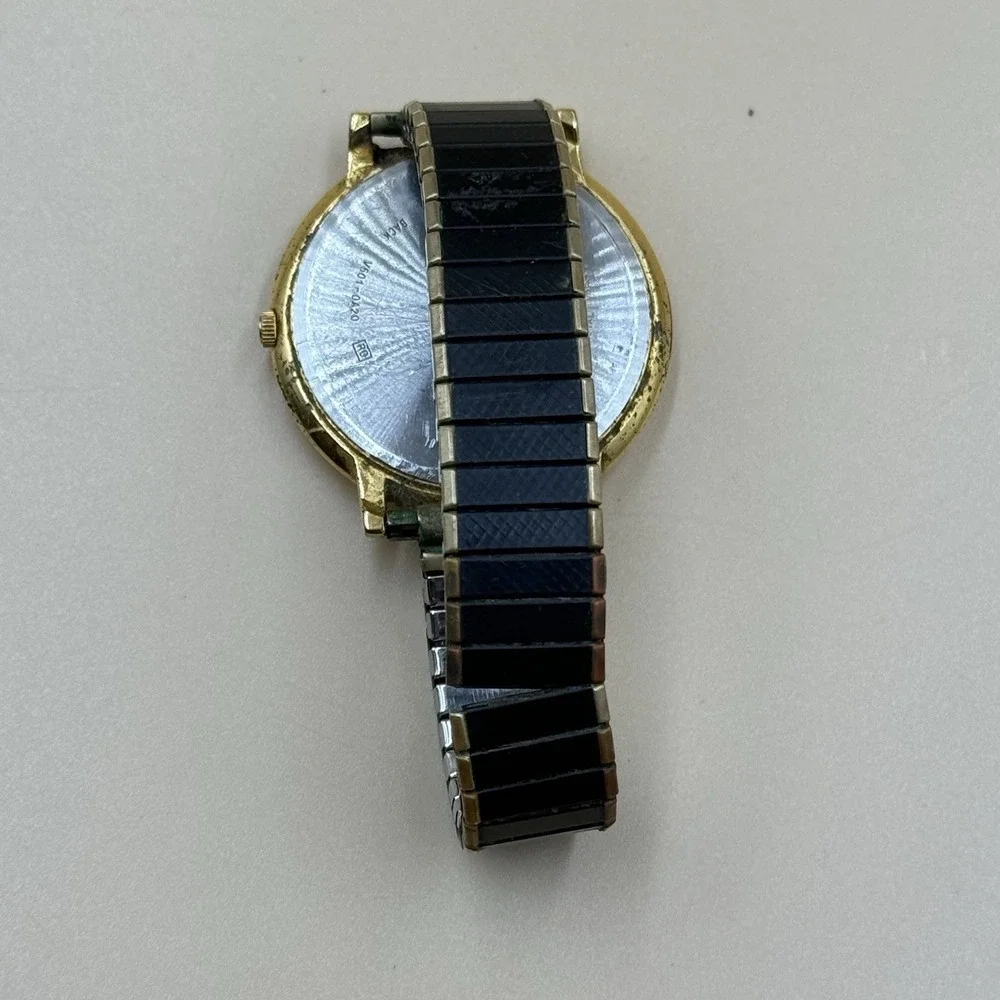 Lorus Disney Mickey Mouse Watch Gold Tone V501-0A20 Quartz Analog Untested